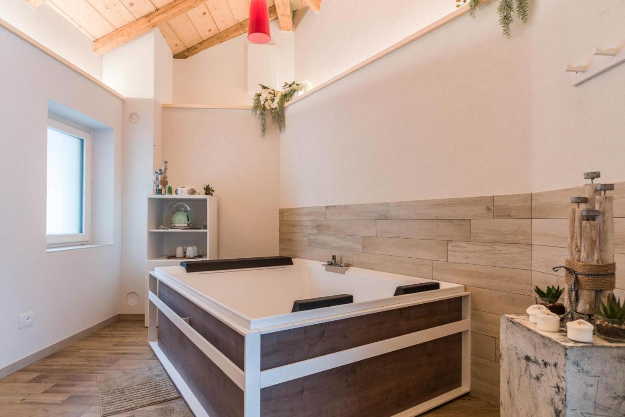 Wellness Lodge Riccardo Santa Giuliana Exterior photo